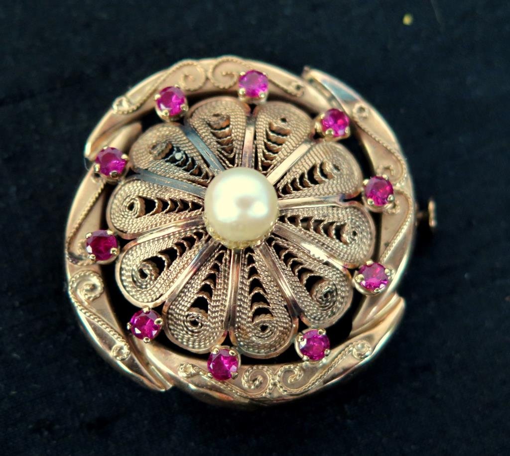 Victorian Style Gold Brooch/Pendant (1 of 3)