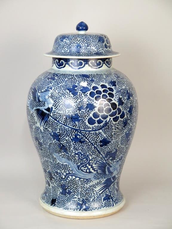 Chinese Large Blue and White Covered Jar (1 of 7)