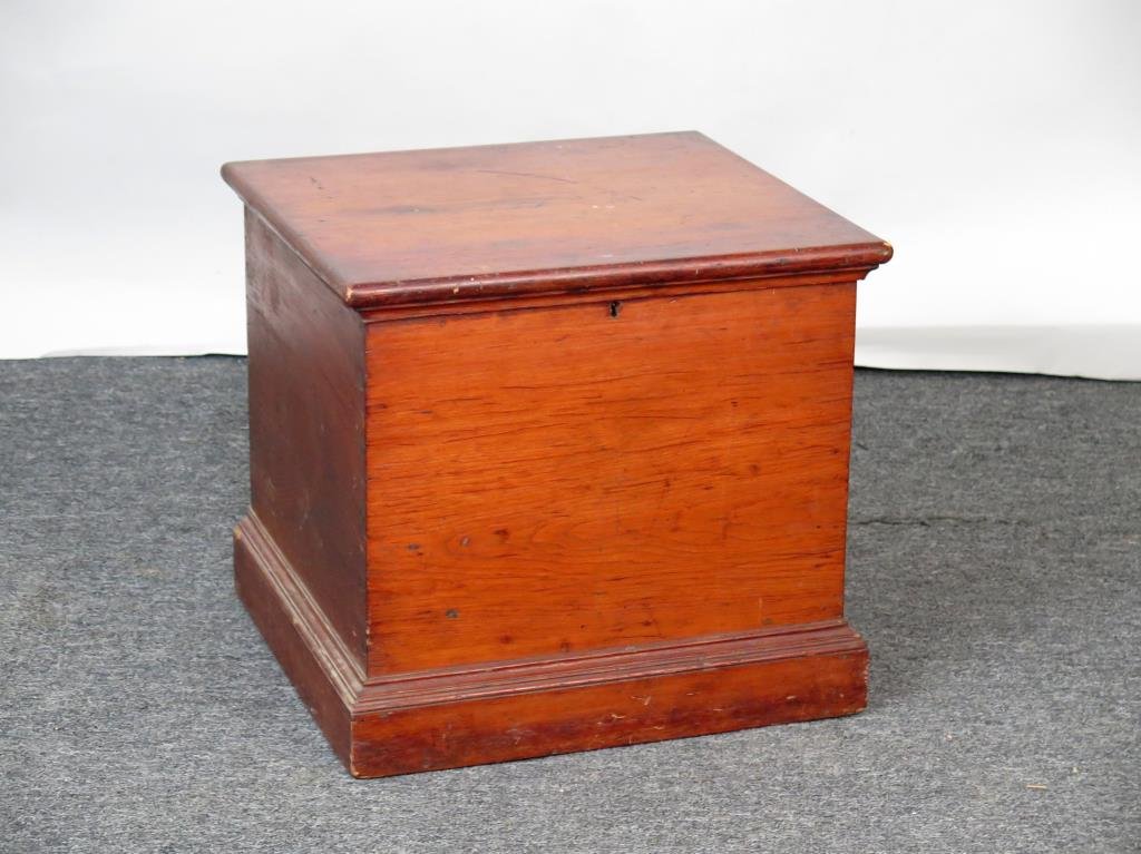 American Primitive Square Blanket Chest (1 of 3)