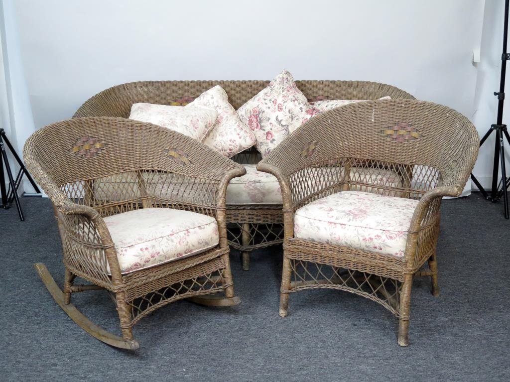 Painted Wicker Porch Suite (1 of 4)