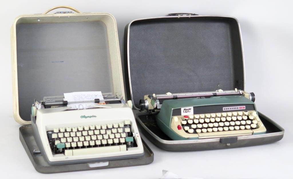 2 Vintage Manual Word Processors in Carrying Cases (1 of 4)