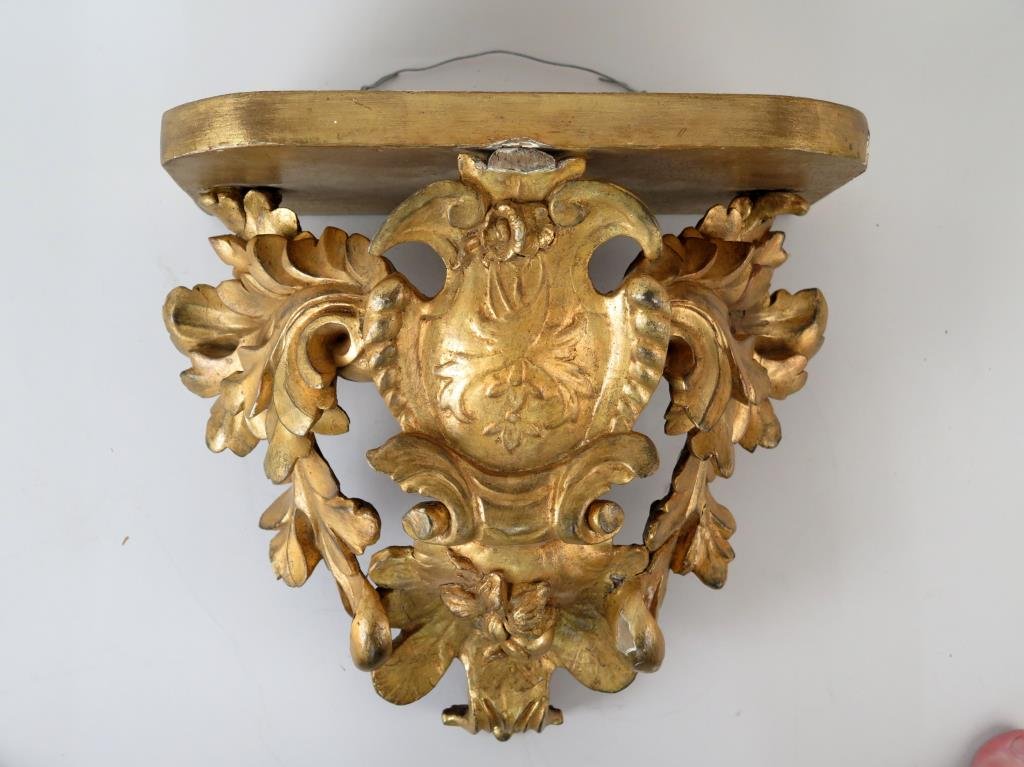 2 Gilt Carved Wood Brackets (1 of 9)