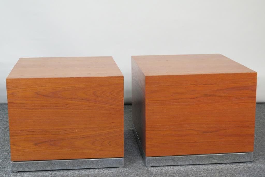 Baughman Style Pedestal Side Tables (1 of 5)