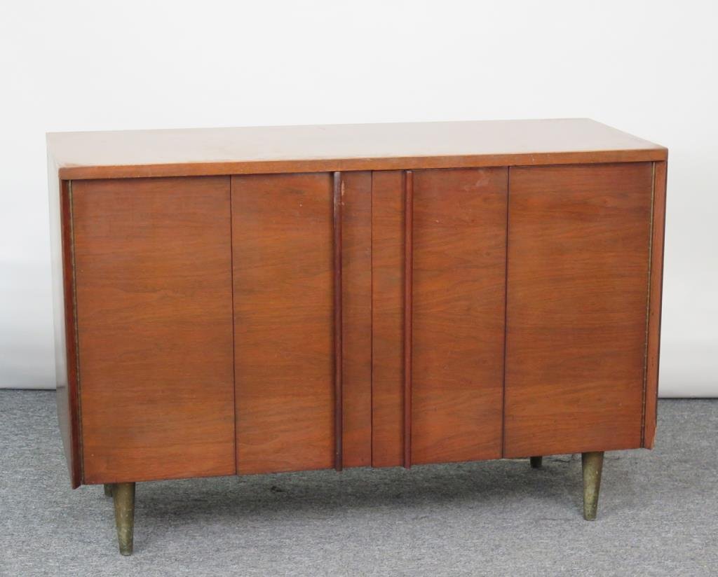 John Stuart Style Chest (1 of 5)