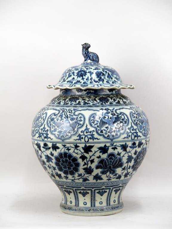Large Chinese Blue & White Jar & Cover (1 of 10)