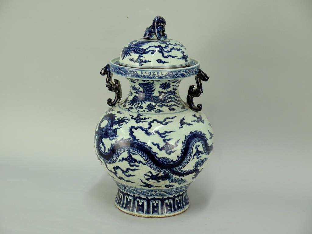 Large Chinese Dragon Jar (1 of 7)