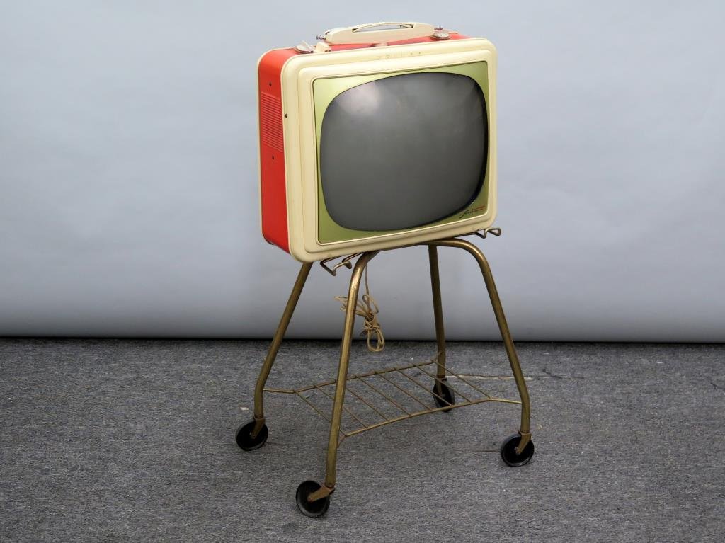 Philco Retro TV on Stand (1 of 6)