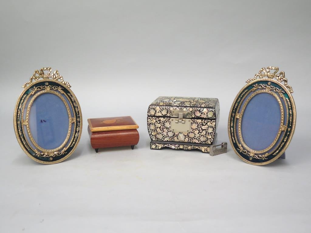 Assortment of Vanity Articles (1 of 3)