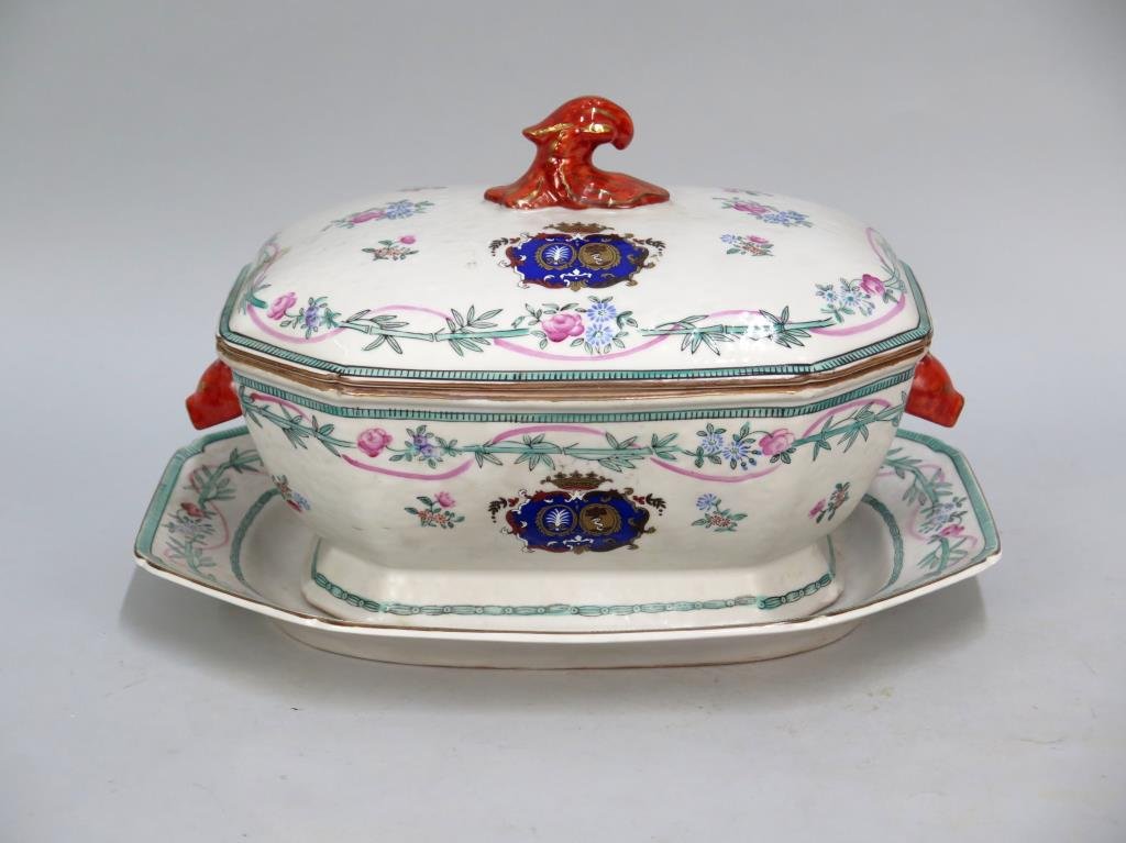 Chinese Export Style Covered Tureen (1 of 5)