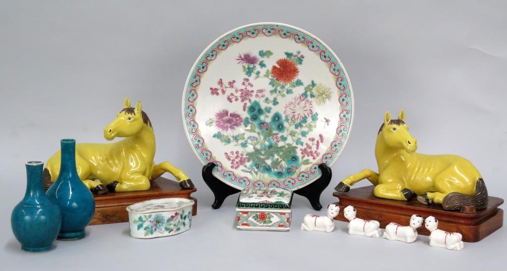 Assorted Chinese Porcelain Articles (1 of 7)