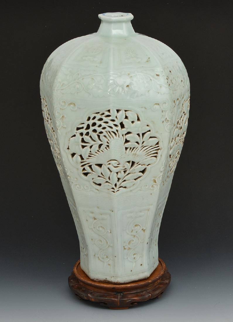 Chinese large reticulated baluster vase (1 of 9)