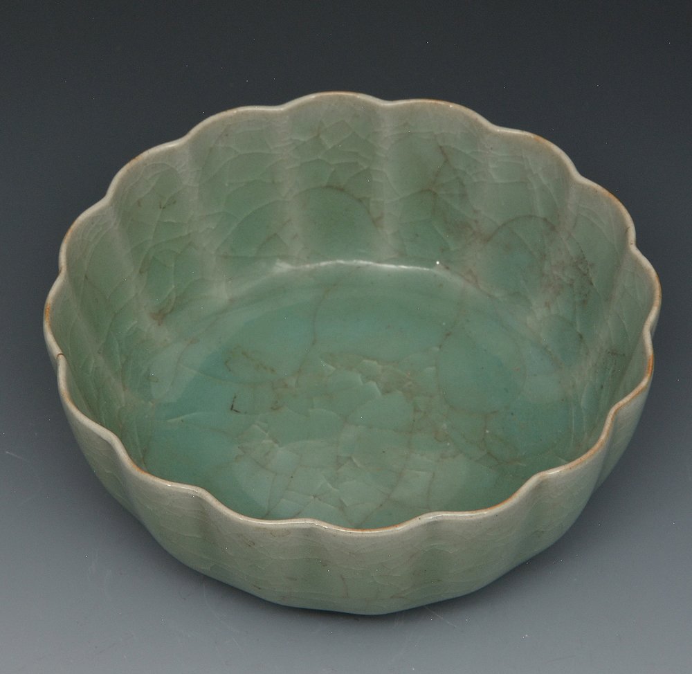 Chinese Lungchuan Foliate Bowl (1 of 4)