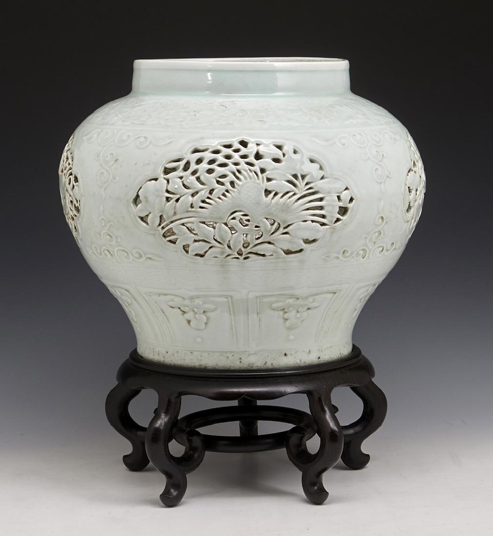 Chinese large reticulated "guan" jar (1 of 7)
