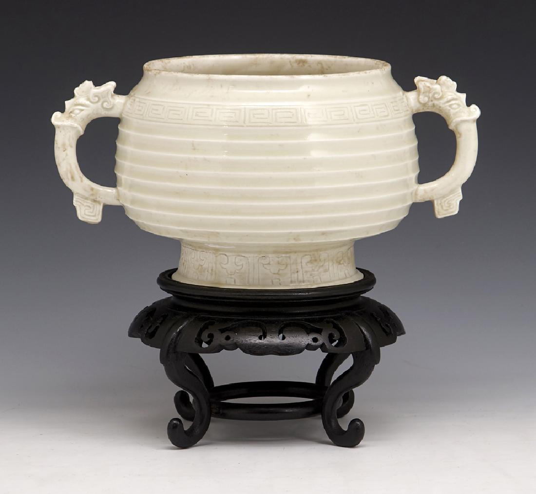 Chinese ting "kui" shape incense burner (1 of 7)