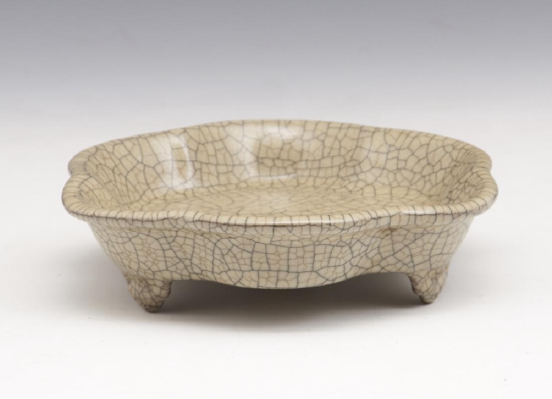 Chinese crackled tripod brushwasher (1 of 6)