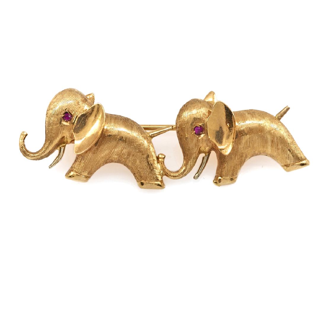 18k Yellow gold and ruby elephant brooch. (1 of 1)