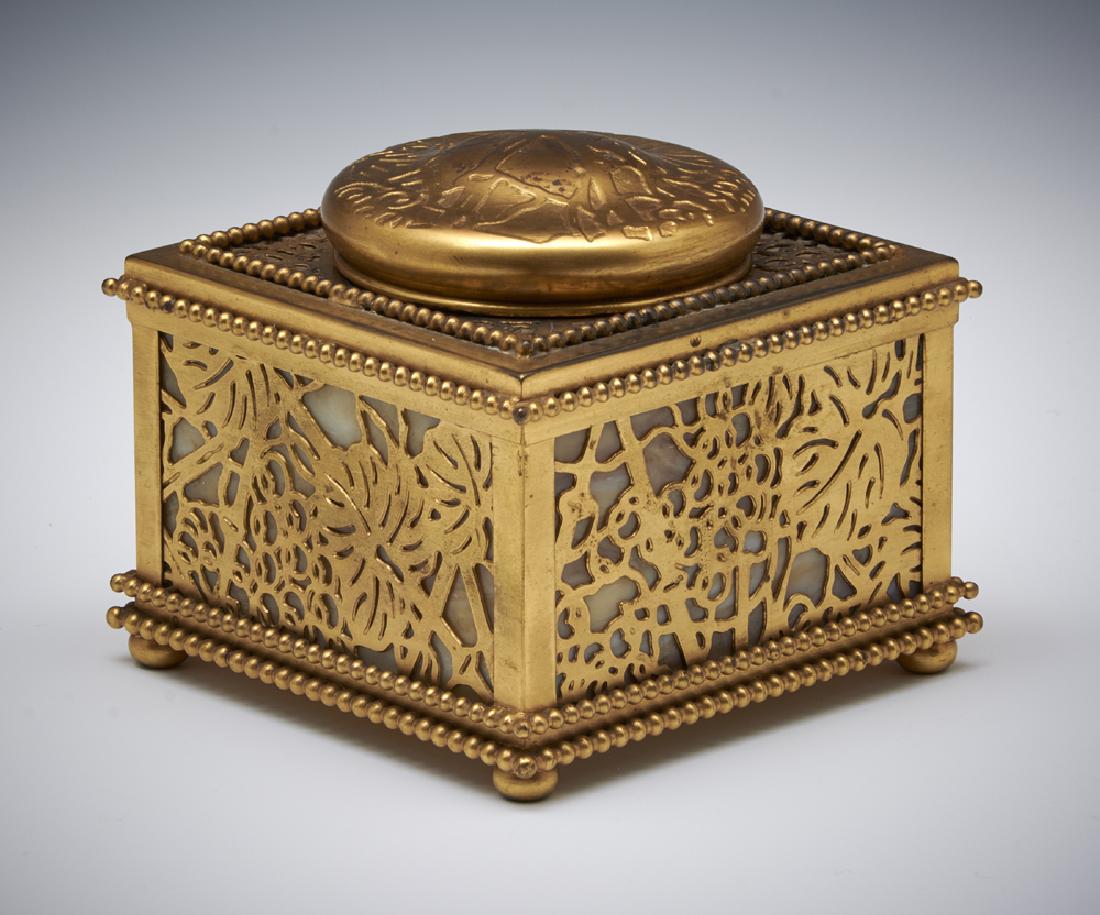 Tiffany gold dore Grapevine inkwell (1 of 4)