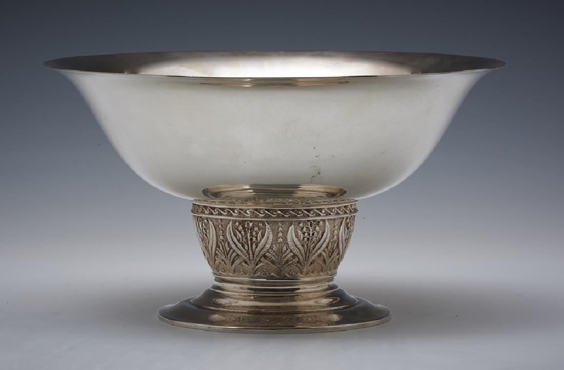 Wakely & Wheeler English sterling silver centerpiece: Wakely & Wheeler English sterling silver art nouveau pedestal centerpiece bowl, appx 5 1/4" T x 9 1/2" W, appx 28 ozt.