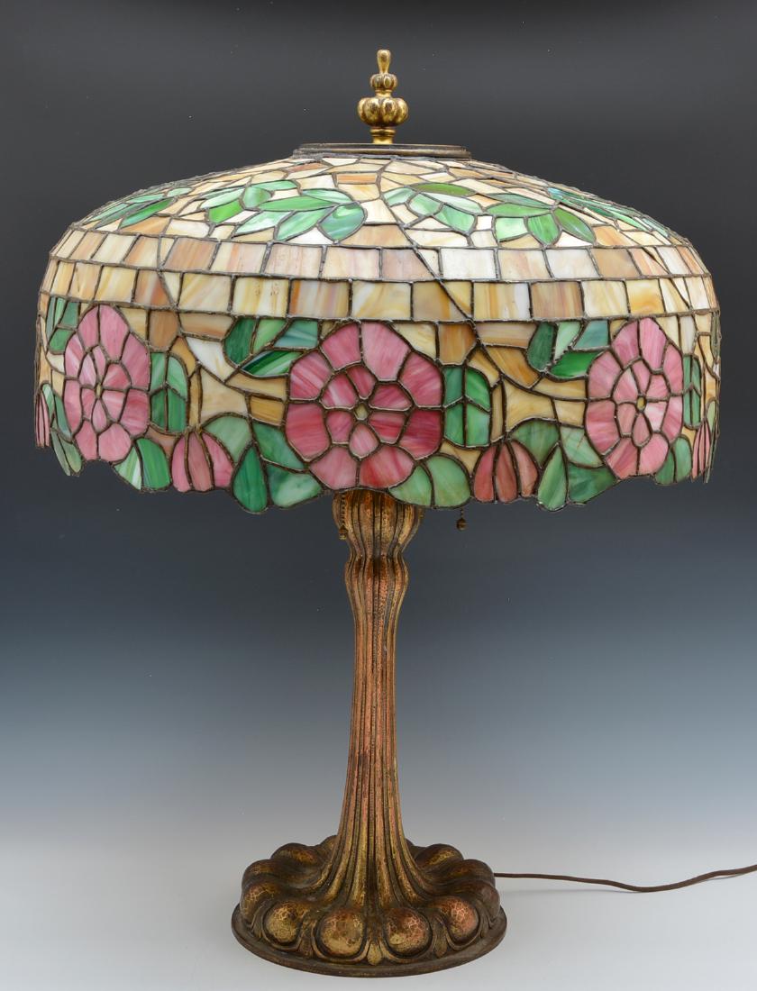 Stained glass table lamp with roses (1 of 3)