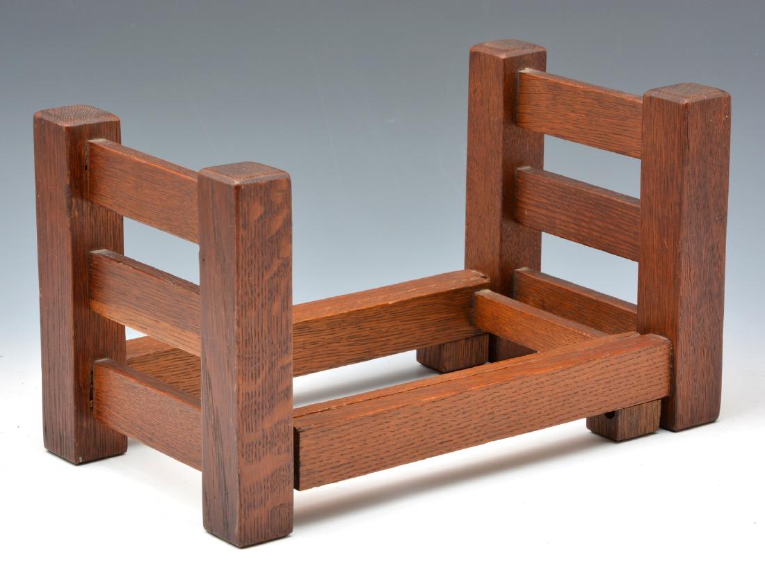 Gustav Stickley adjustable book rack, sliding form (1 of 3)