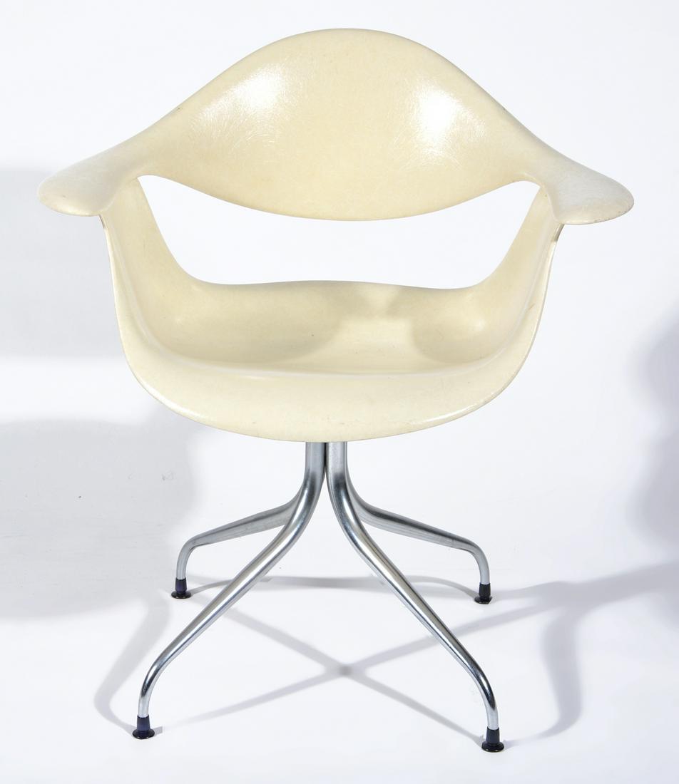 Herman Miller Cream Colored Armchair. (1 of 3)