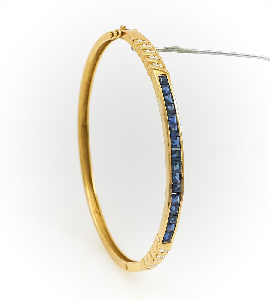 18k Yellow gold, sapphire & diamond hinged bangle (1 of 1)