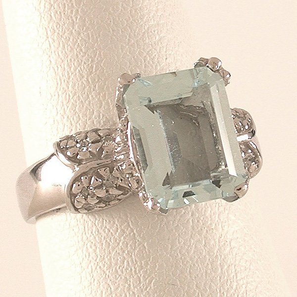 14 Karat Gold Aquamarine Ring