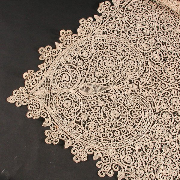 Italian Cantu Bobbin Lace Bedspread - 2