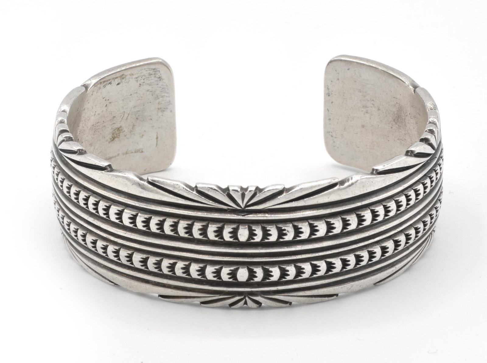 Gary Reeves sterling silver Navajo bracelet, signed (1 of 4)