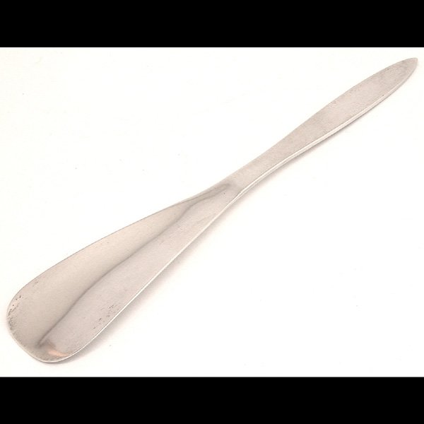 Allan Adler Sterling Shoehorn: SHOEHORN. Allan Adler sterling silver arts and crafts shoehorn, 10 1/4"l, 4.1 troy oz., very good condition.