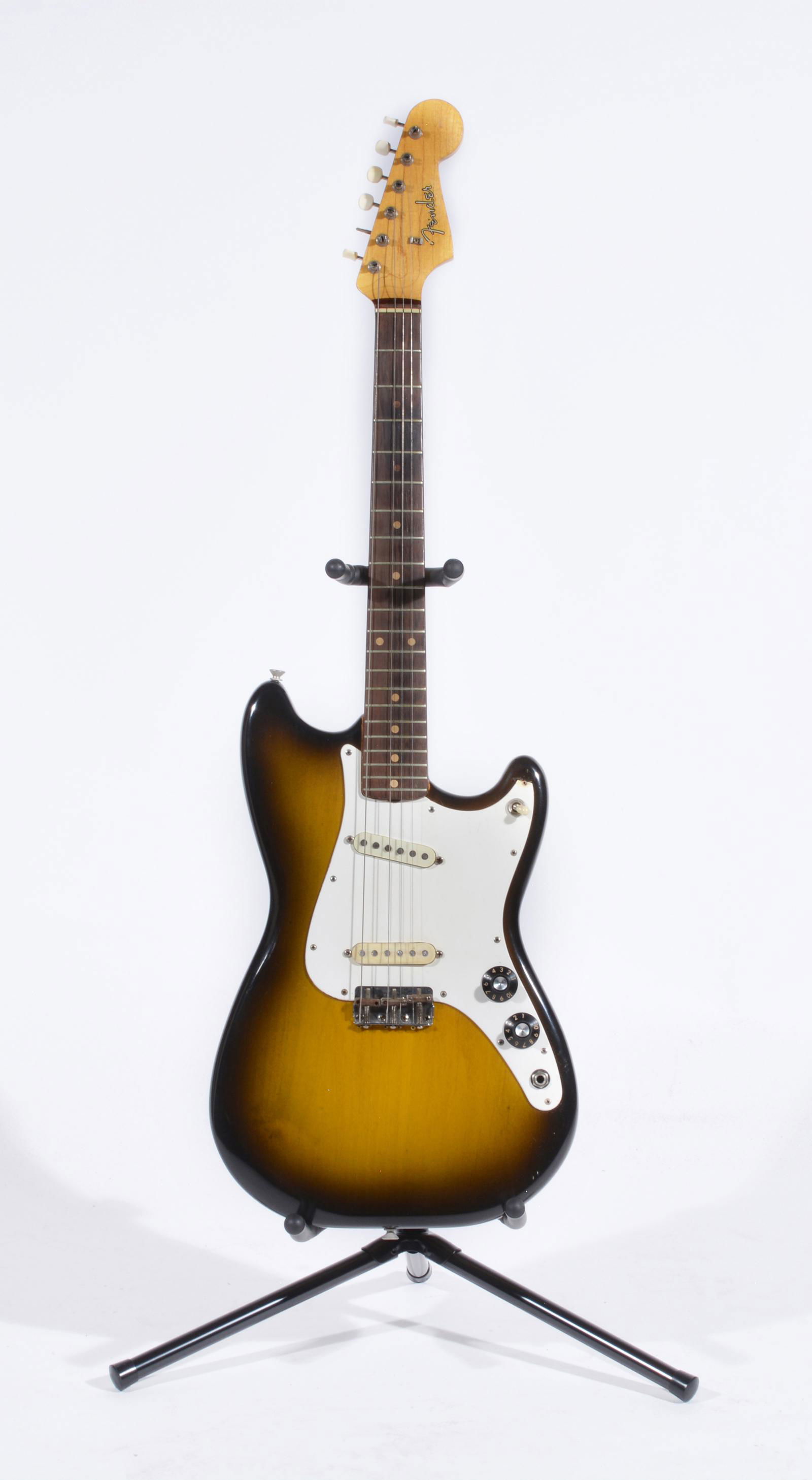 Fender Duo Sonic Sunburst Electric Guitar (1 of 9)