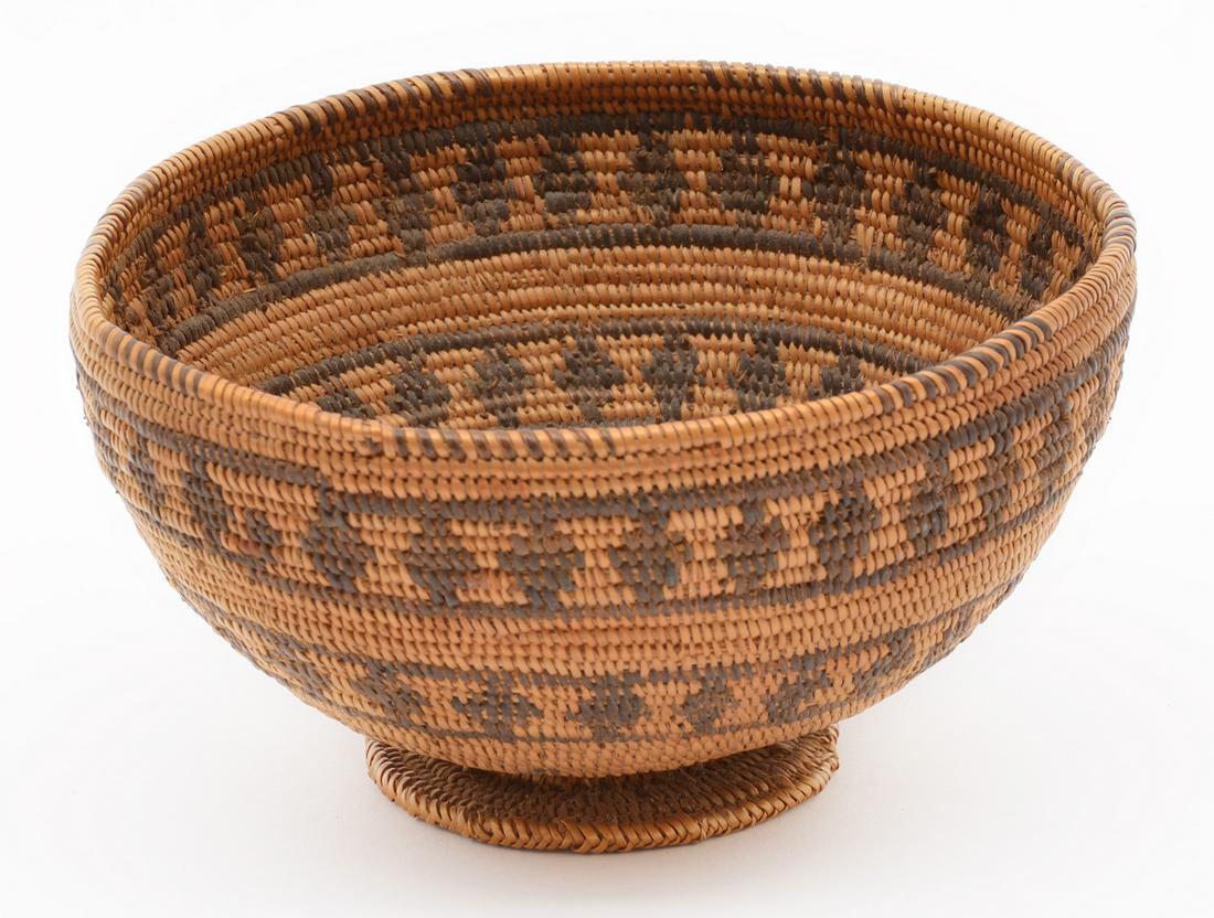 Yokut Native American footed bowl (1 of 4)