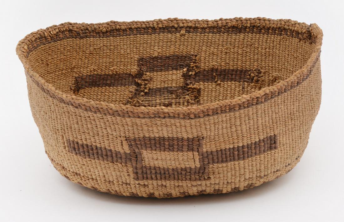 Klamath Native American polychrome oval basket bowl (1 of 4)