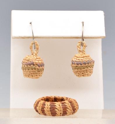 Pomo Victoria Manuel mini basket & Nootka earrings (1 of 3)