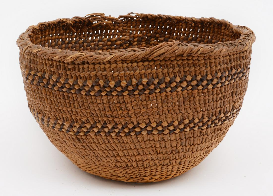 Siletz Native American large basket (1 of 3)