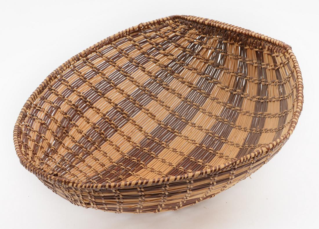 Mono Native American exceptional gathering basket (1 of 4)