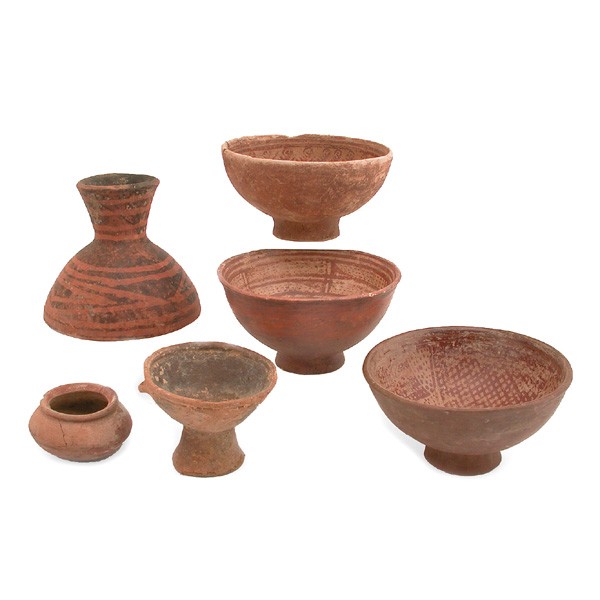 Six Pieces of Quillacinga Capa Colombian Pottery: POTTERY. Six pottery vessels from the Quillacinga indigenous group of Colombia, in various sizes and patterns, most in red pigment, the largest 5 1/2"h, in overall good condition, one piece with repai
