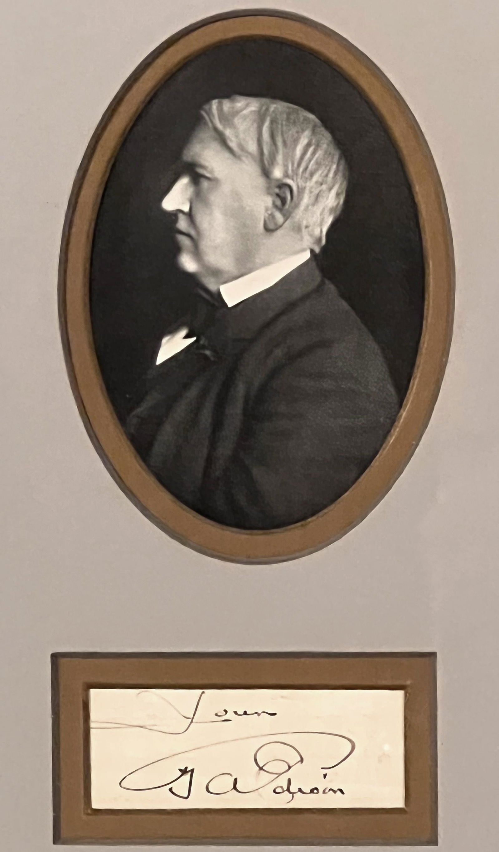 Thomas A Edison Signature & Photograph (1 of 2)