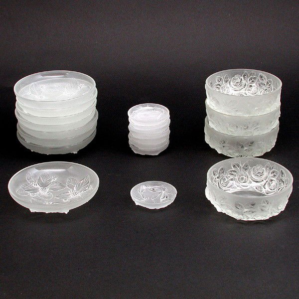 Art Glass, 8 Vernox, 4 Verlys, 8 Lalique Style: LOT. French Art Glass including 8 Vernox bowls, 5 3/4"d, 4 Verlys bowls, unmarked, 5 1/4"d, & 8 Lalique style dragonfly salts, 3"d., very good condition