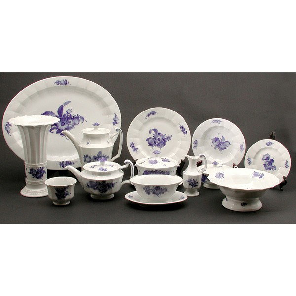 Royal Copenhagen Dinner Service, 41 piece: SERVICE. Royal Copenhagen dinner service, 41 piece total count to include: 1 (10.25" h) vase, 1 (18" x 14") oval platter, 2 (3.25" h) candlesticks, 8 (8.5") soup bowls, 12 (10") dinner plates, 9 (7") 