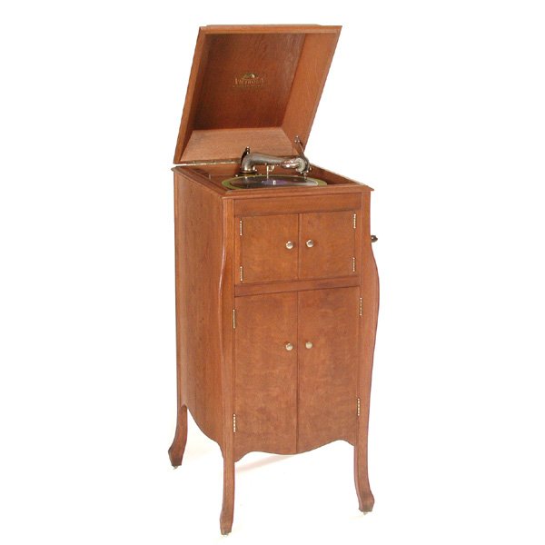 Victrola Talking Machine, Oak Cabinet, VV-X: VICTROLA. Victor Talking Machine Company "Victrola" in floor standing oak cabinet with extras, model VV-X, serial number: 230563J. 42.5" h x 18.5" w x 21.5" d, in very good condition, working.