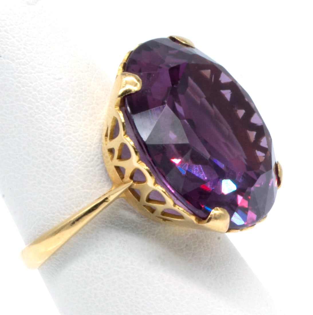 18k Yellow Gold Synthetic Sapphire Ring (1 of 4)
