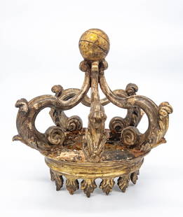 18th Century French Giltwood Bed Crown: 18th Century French Giltwood Bed Crown. Measures appx 15 1/2" x 14" wide x 9 1/2" deep. In original condition with wear to gilt commensurate with age.