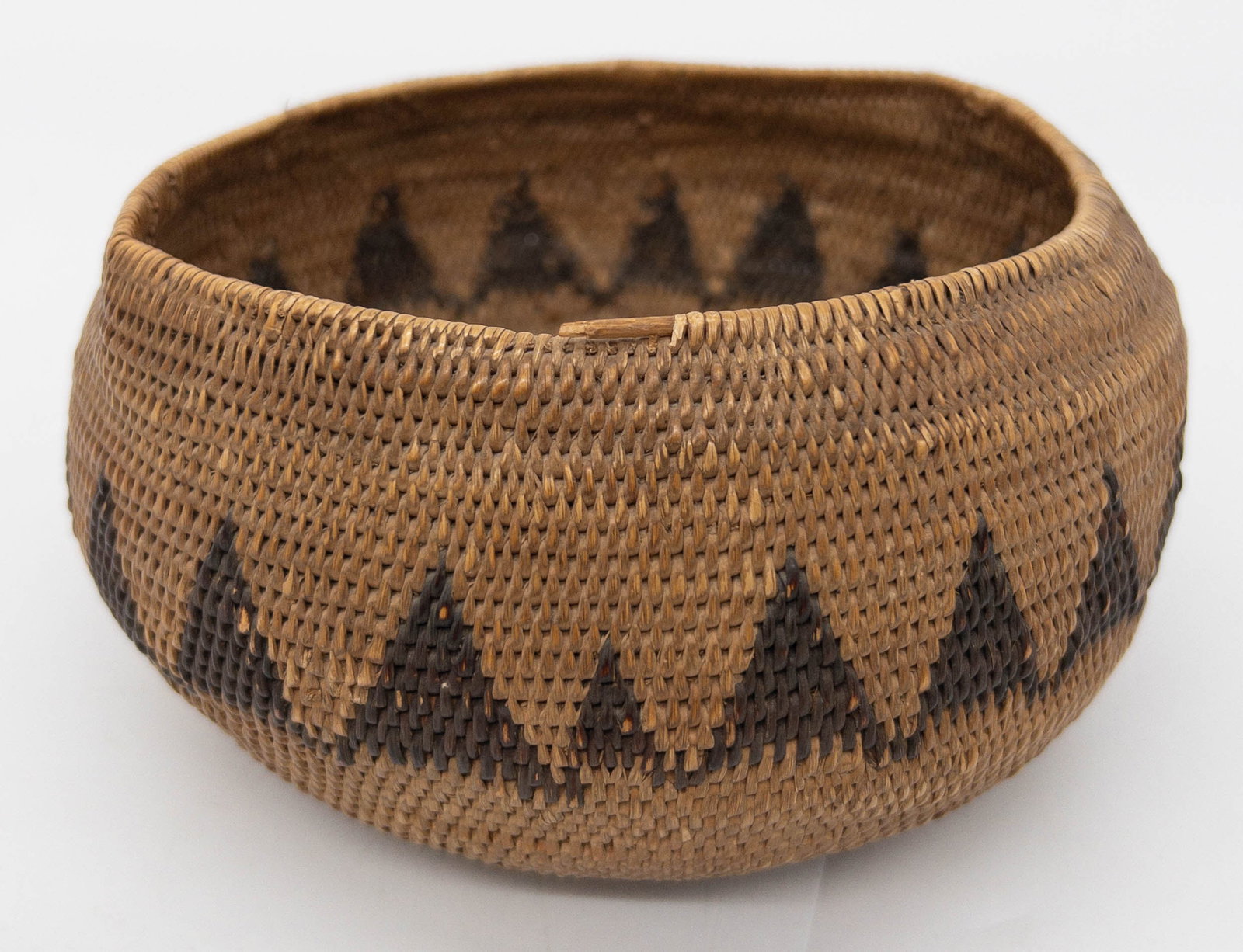 Pomo Native American Gap Stitch Single Rod Basket (1 of 5)