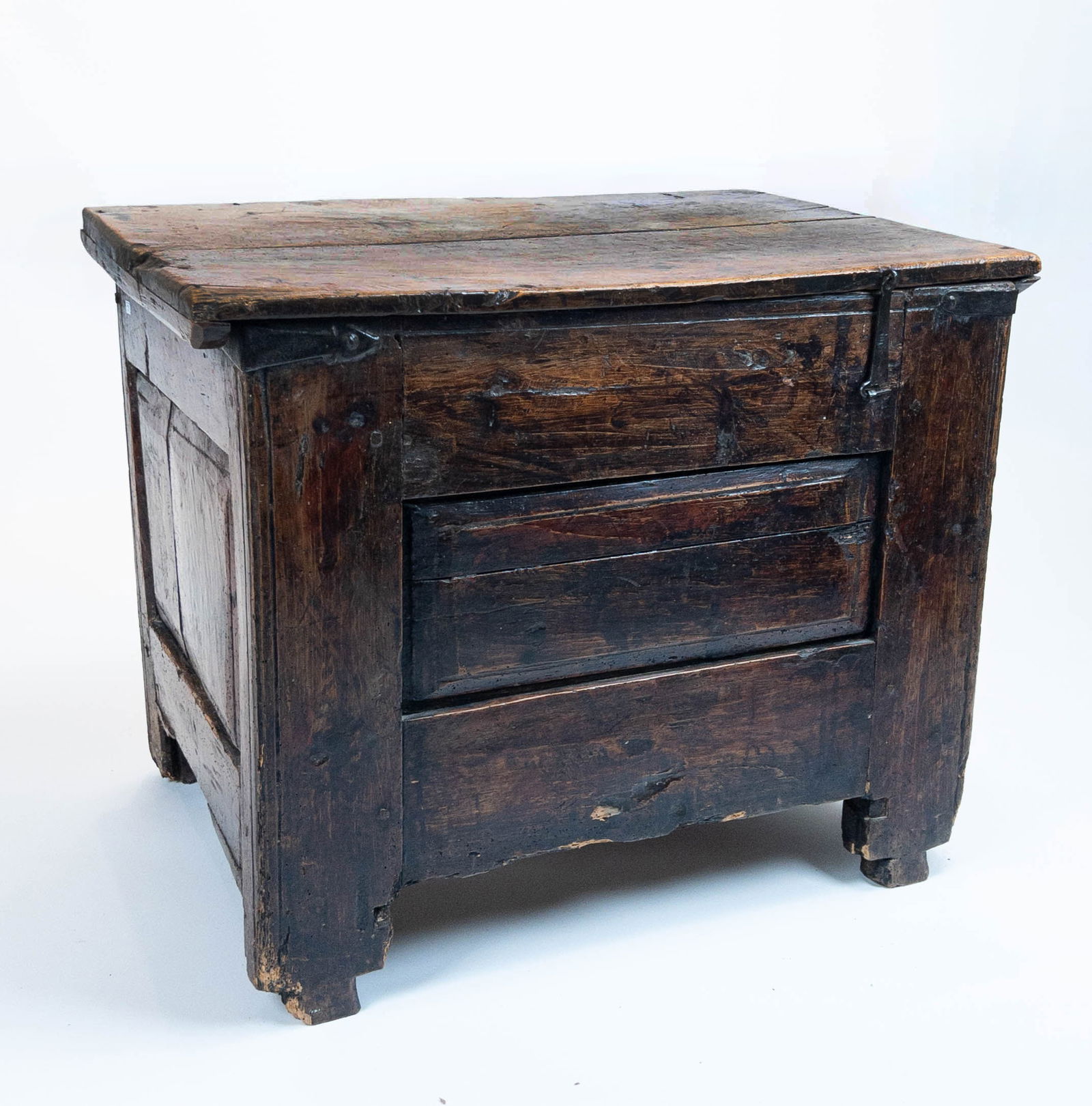 Rustic Continental Pine Storage Box (1 of 8)