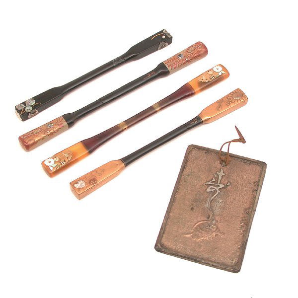 Lot of 4 Japanese Kogai and 1 Hand Mirror: LOT. Lot of 4 Japanese kogai, each with floral designs, and one hand mirror with embossed design on back. Longest kogai measures 6.5" l, in good condition.