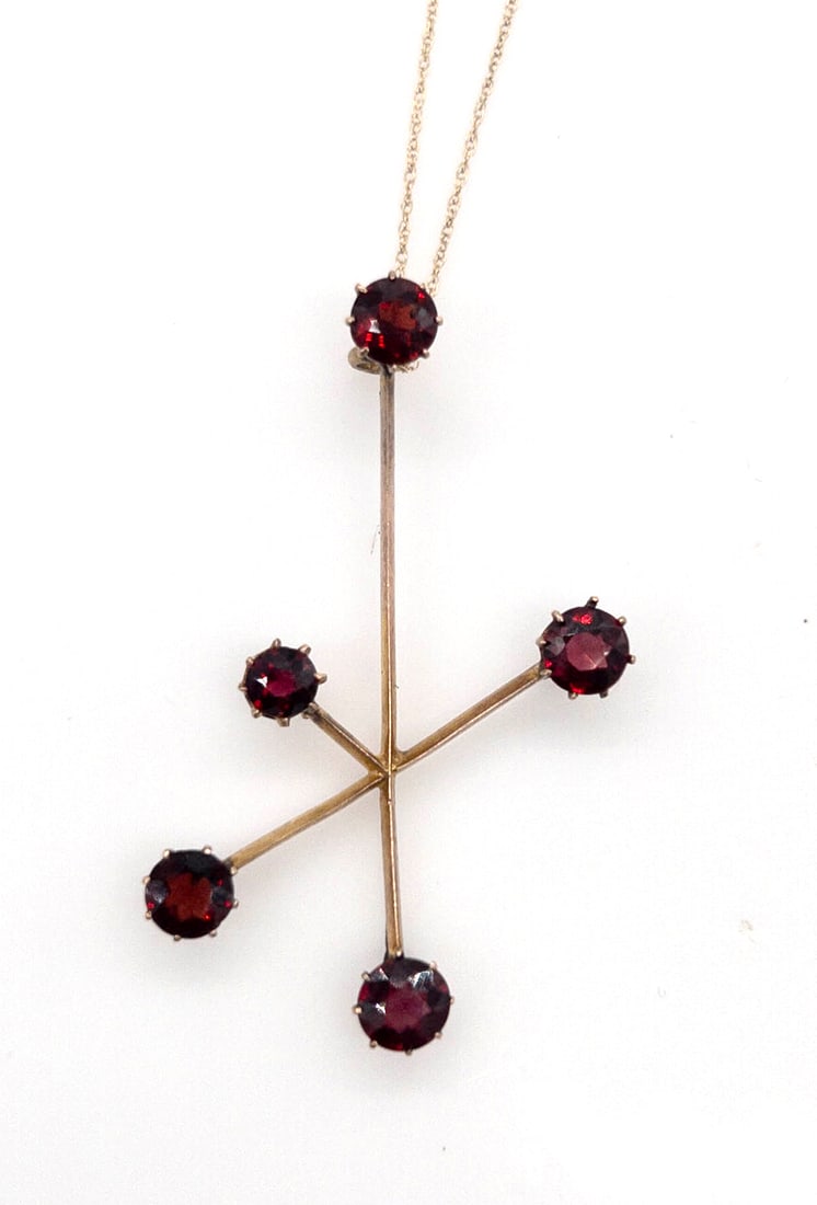 9kt Gold & Garnet Sputnik Necklace On Chain: 9kt Gold & Garnet Sputnik Necklace On Chain. Stones appx 5.5 mm. Measures appx 1 3/4" tall and weighs appx 3g.