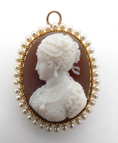 14k gold hard stone cameo pendant