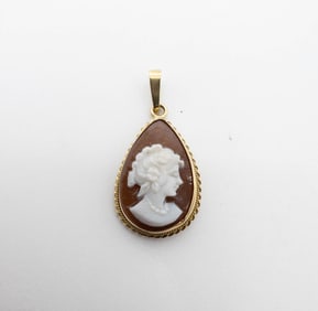 18k Yellow gold and shell cameo pendant
