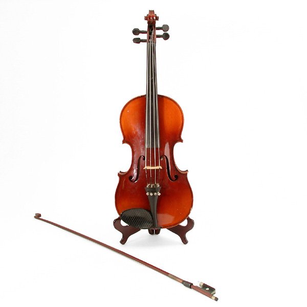 French Violin: French Violin, labeled "A La Ville Cremone Aterliers de Lutherie France", length of one-piece back 14 3/8 in, with case, good condition.